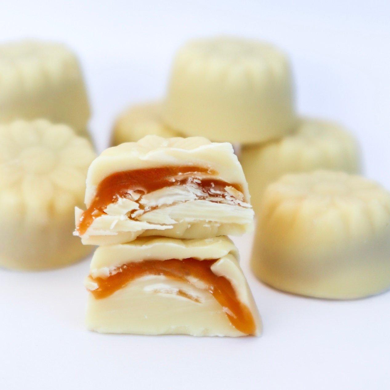 White Chocolate Flower Panda chocolate white chocolate blanco toffee caramel filled spain portugal