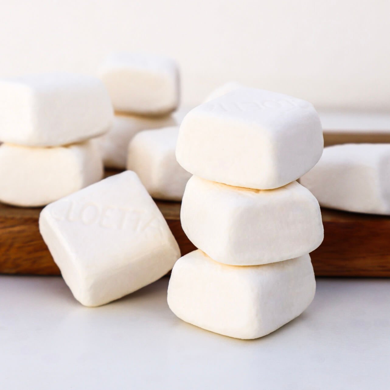 Soft Bite Vanilla Cloetta candy chuches suaves vanilla blanco nube strawberry cube socerbit white candy cubes