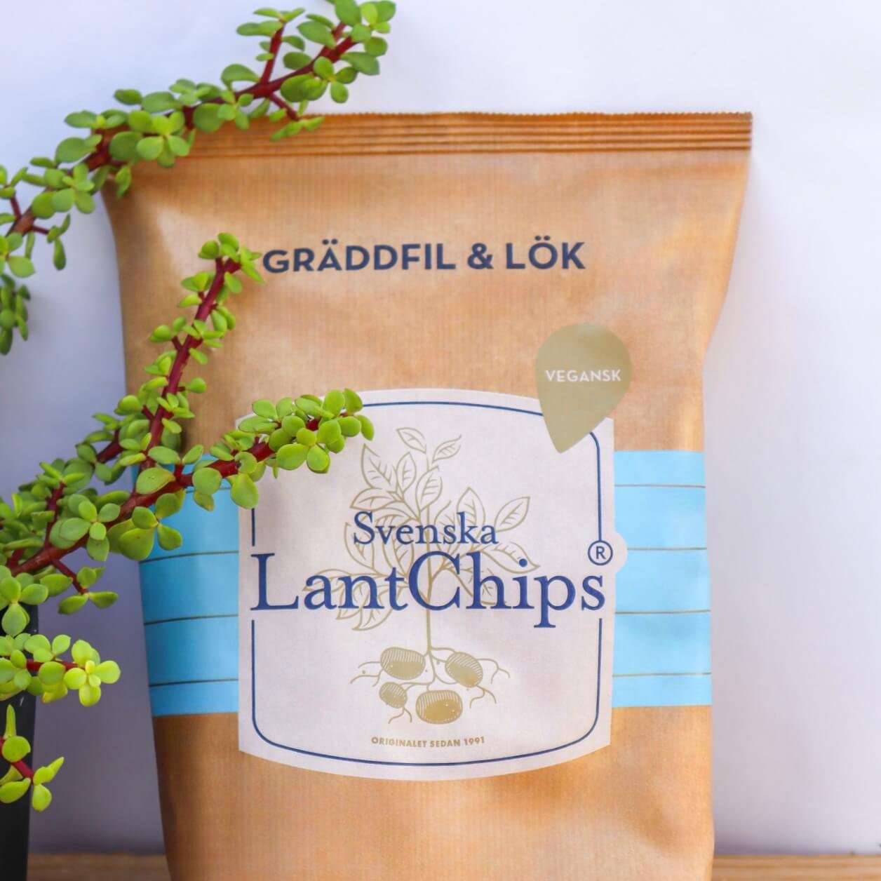 LantChips Sour Cream Onion LantChips patatas fritas con crema agria y cebolla chips de cebolla swedish chips sourcream & onion sipsit countryside chips luxury quality papas patatas lujo lujoso gourmet maalais sipsit luxurious old school ecologic natural
