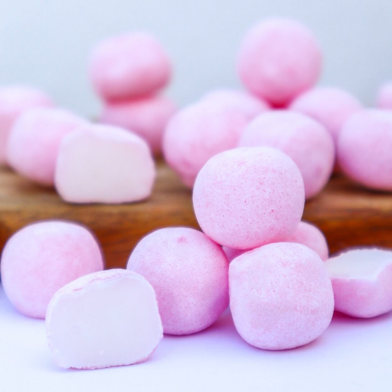 Sweet Strawberry Chews gluten free candy godis fabrica soft bite lonka chuches de fresa masticable bola strawberry ball mansikka karkki