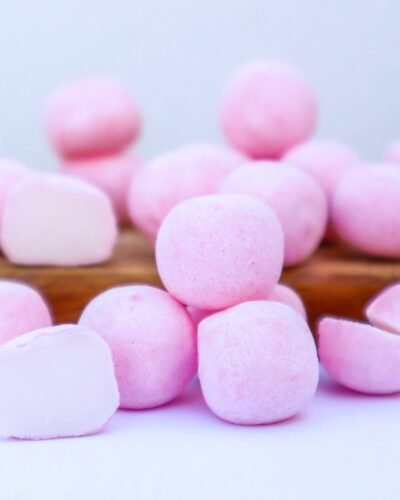 Sweet Strawberry Chews gluten free candy godis fabrica soft bite lonka chuches de fresa masticable bola strawberry ball mansikka karkki