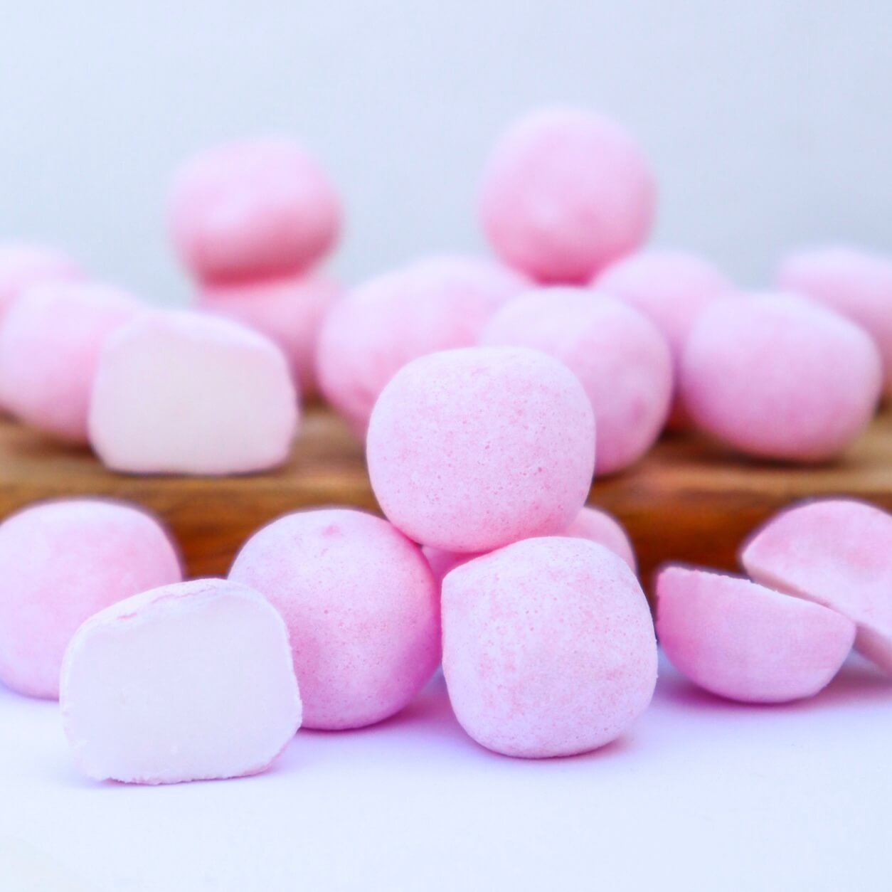 Sweet Strawberry Chews gluten free candy godis fabrica soft bite lonka chuches de fresa masticable bola strawberry ball mansikka karkki