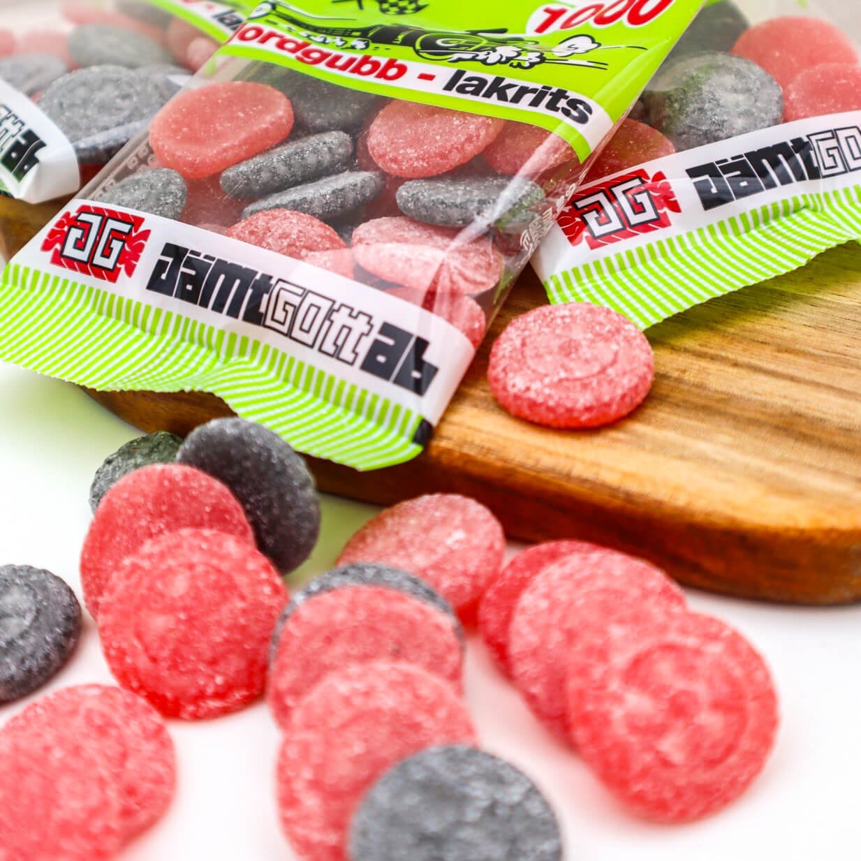 Dragster Strawberry Liquorice candy regaliz chuches Rojas salty sweet candy mix Godis Fabrica candy people