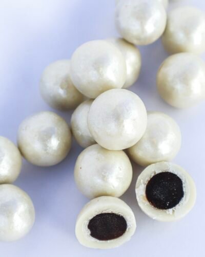 Liquorice Pearls – A touch of luxury in every bite! White chocolate regaliz bolas godis fabrica chuches golosinas españa portugal
