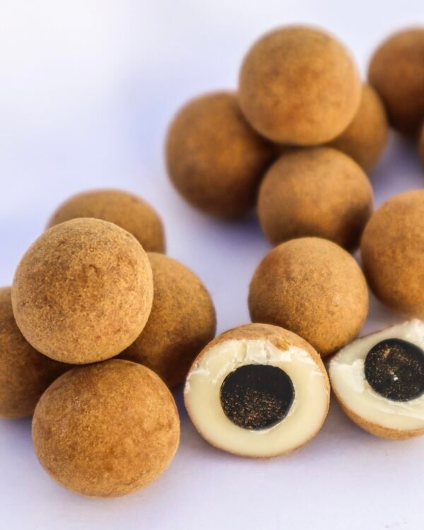 White Chocolate Liquorice Balls narr konfektyrer godis fabrica regaliz españa portugal