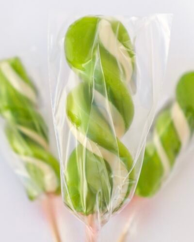 Pear Lollipop – A sweet piece of candy art! Godis fabrica, hand made lollipop hecho a mano craft spirulina