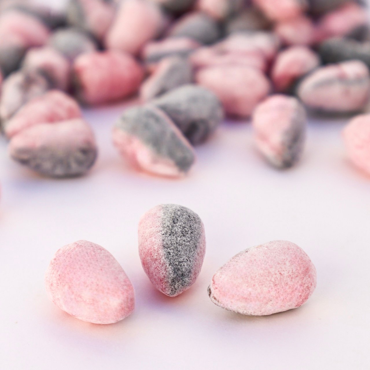 Crocodile Tears Liquorice Regaliz salado hard candy chuches duras duro caramelo frambuesa raspberry swedish candy Scandinavian candy