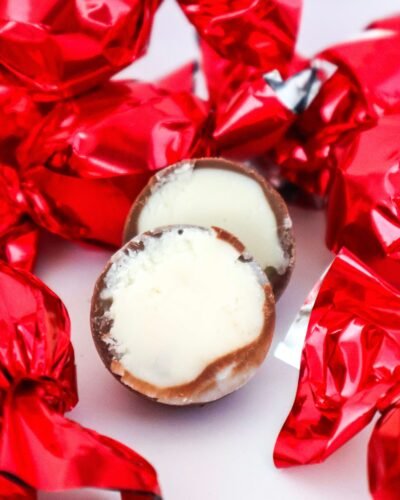 Milk Chocolate Balls christmas chocolate navidad red wrapping rojo choco navideno papa noel Santa Claus filled chocolate dulce de leche praline konvehti