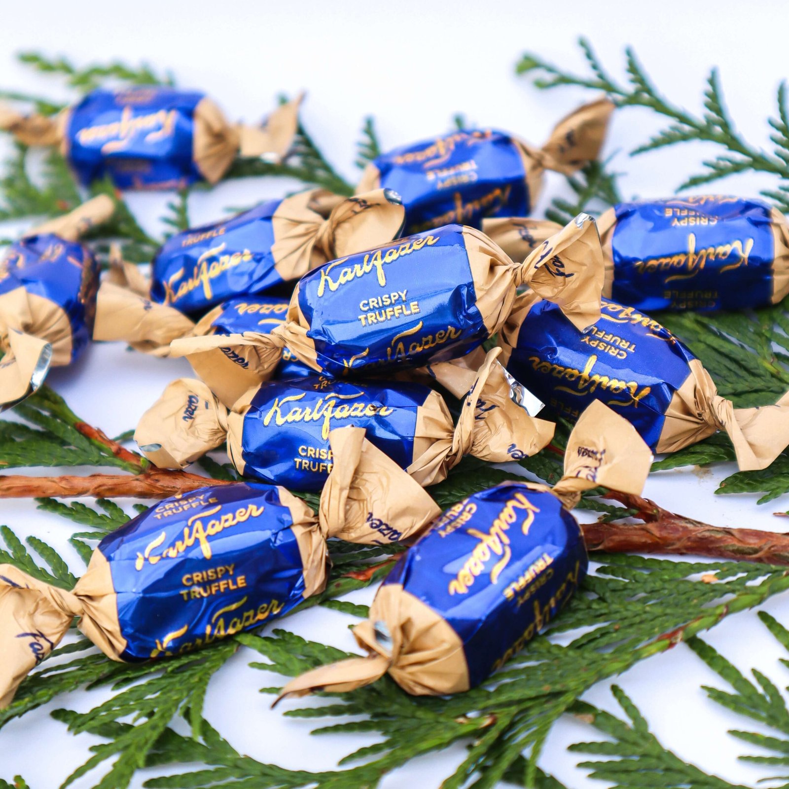 Crispy Truffle Chocolate pralines milk chocolate soft truffle filling chocolatina navidad christmas chocolate invierno cozy vibes joule suklaa fazer new novedad jul natal doces crujente trufa