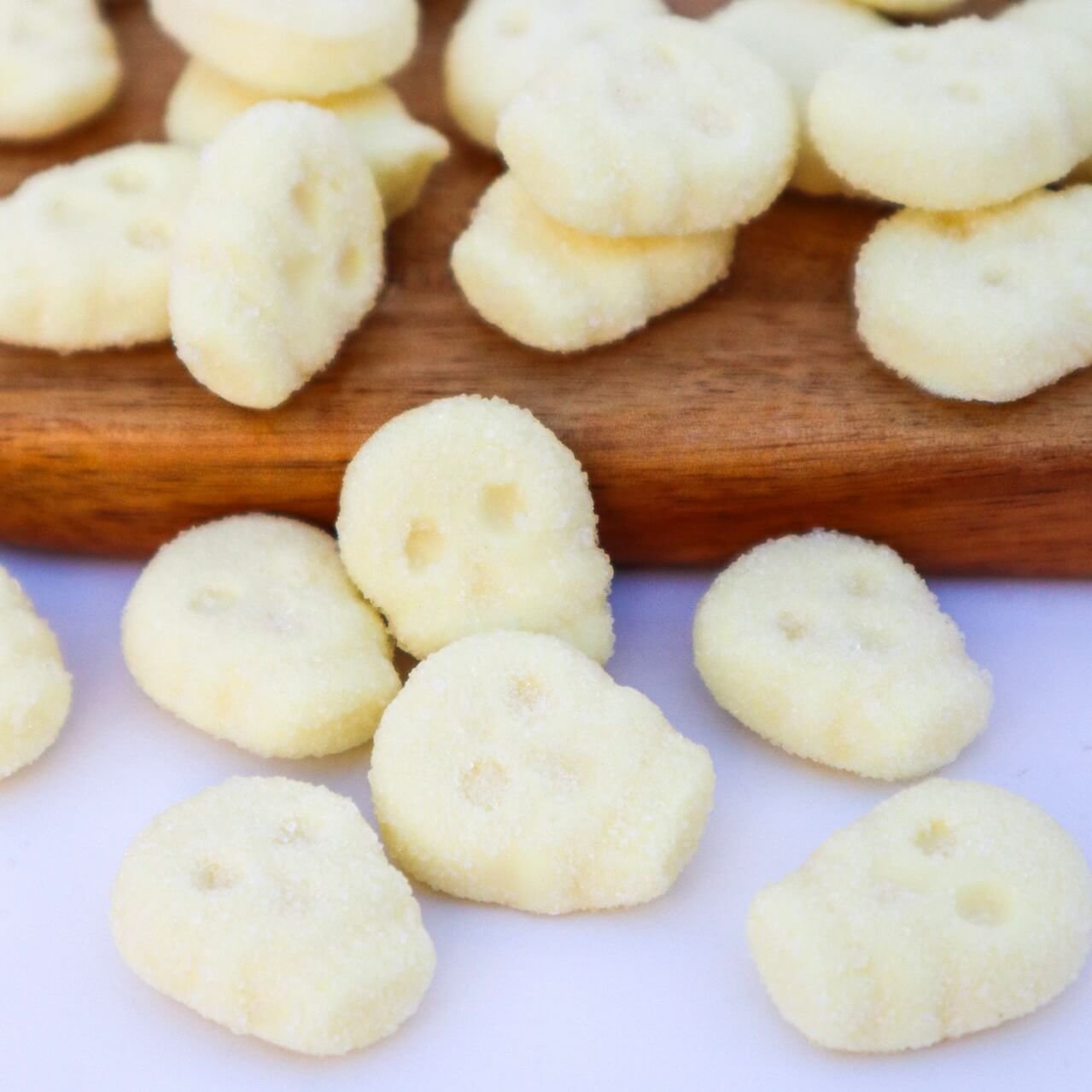 Sour Foam Tropical Skulls mormor lisas calavera skull candy nube foamy sour yellow candy