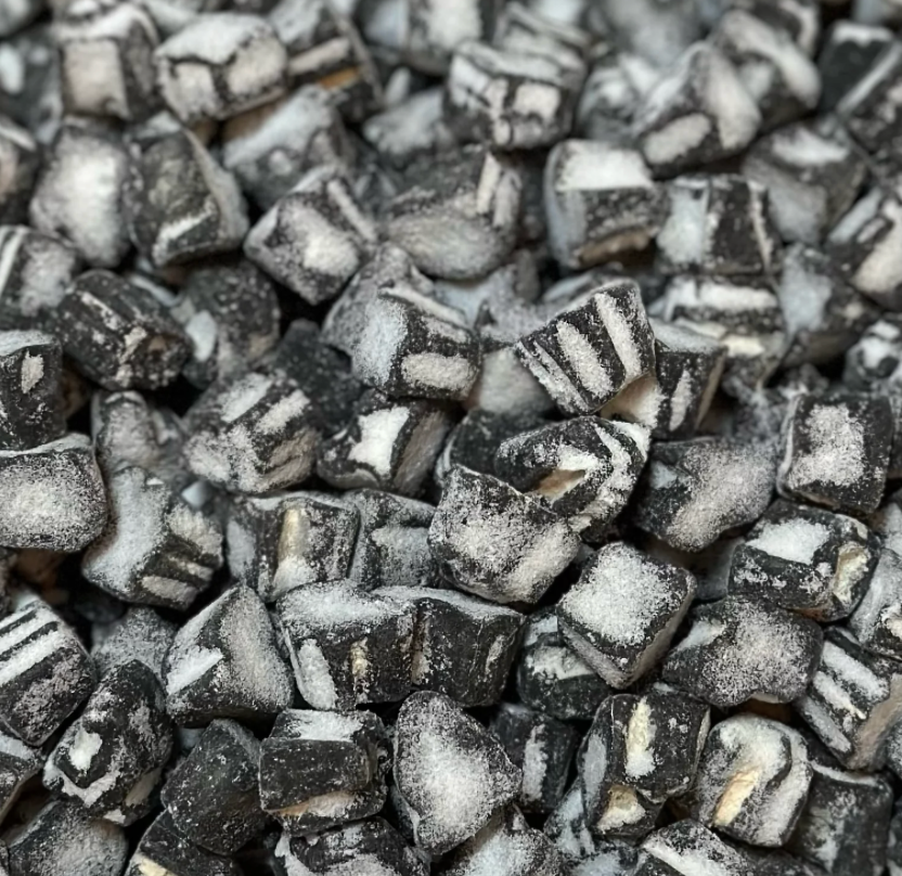 Salty Liquorice Jungle Roar Djungelvrål zoo candy jungle animals candy regaliz salado chuches con forma de animales