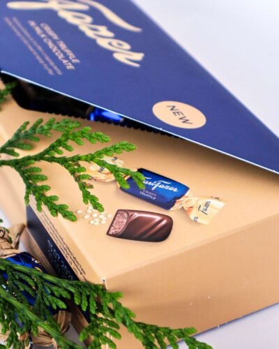 Crispy Truffle Chocolate Box pralines milk chocolate soft truffle filling chocolatina navidad christmas chocolate invierno cozy vibes joule suklaa fazer new novedad jul natal doces crujente trufa