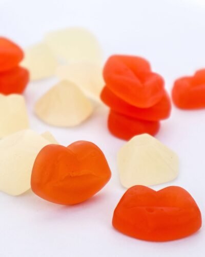 Sweet Kisses raspberry and peach flavours frambuesa labios chuches de meloncoton vegan candy chuches veganas labios lips diamante diamond