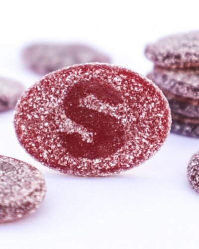 Super Tag Blackcurrant Fruit candy people chuches de grosella negra fizzy sour swedish candy frutal chuches acidas doces portugal kirpeä Madrid Lisboa Barcelona Vegan candy chuches veganas