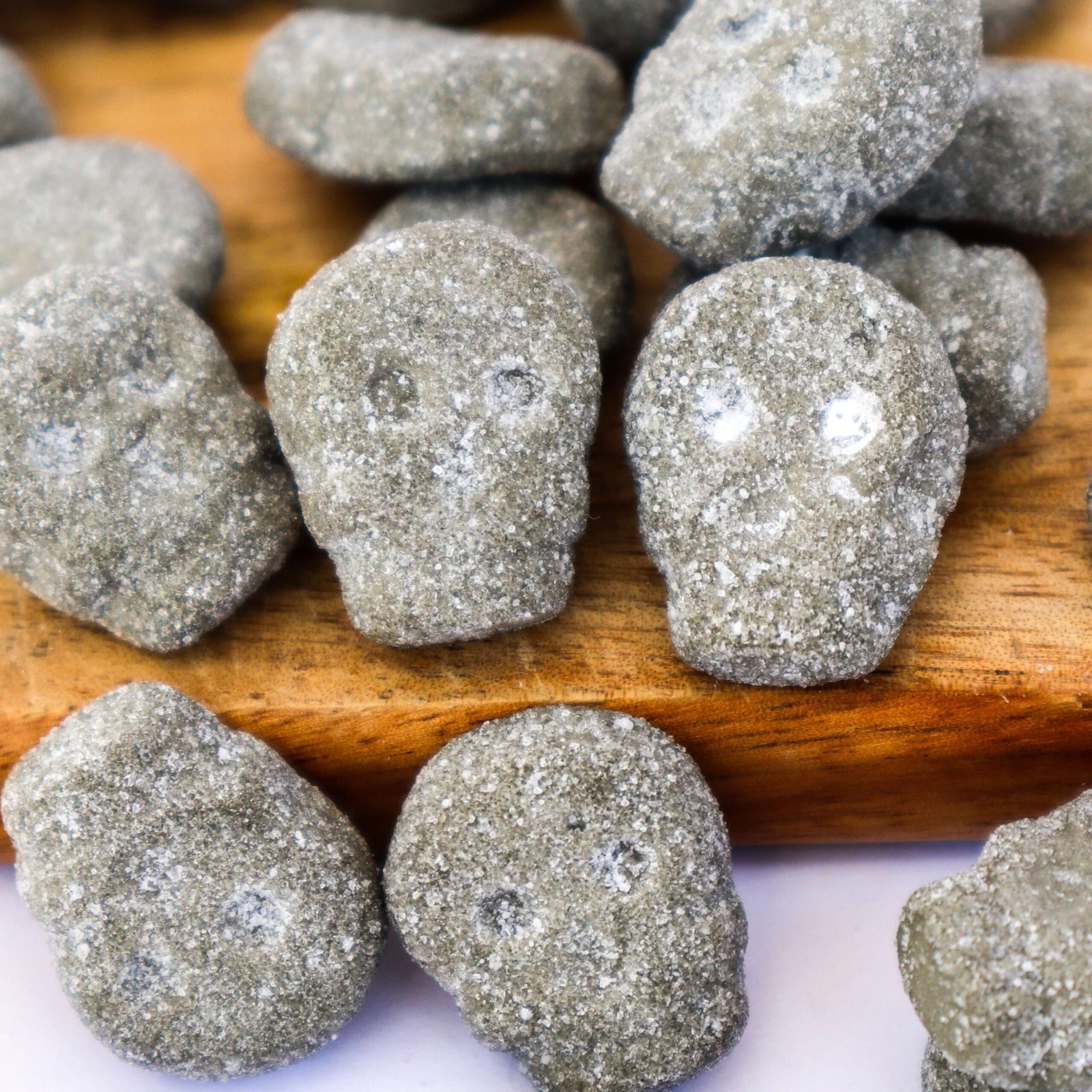 Salty Foam Liquorice Skulls mormor lisas calavera skull candy nube foamy sour candy regaliz salado salty licorice candy